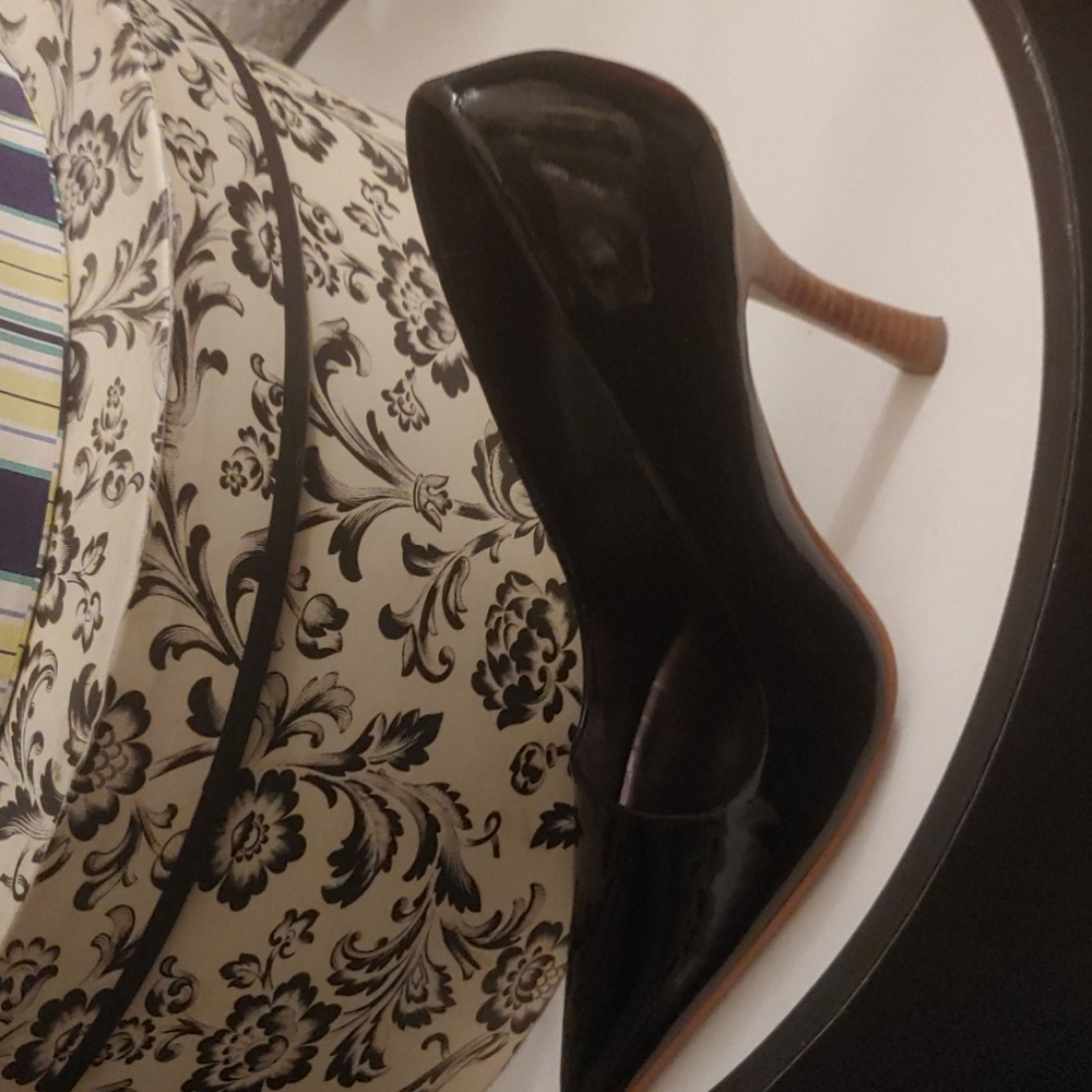 Heels - Picture 2 of 3